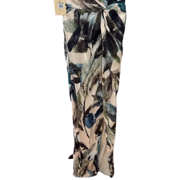 Katie May Finn Leafy Column Gown - Picture 9 of 14